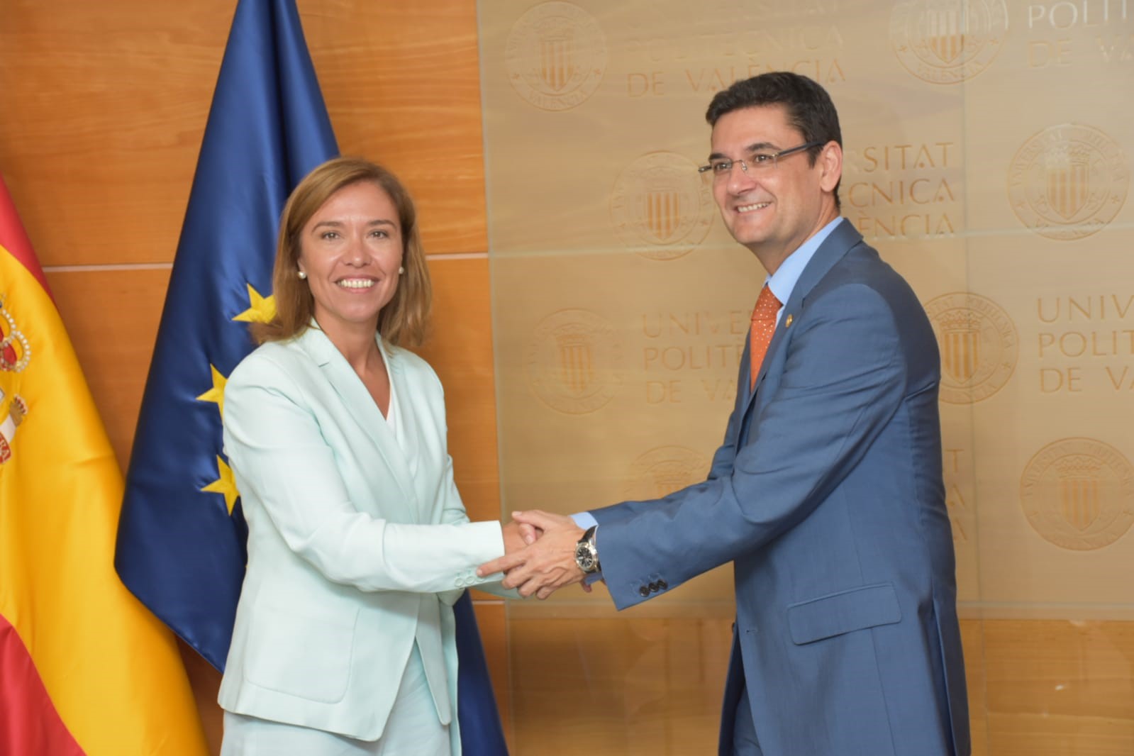 El rector de la Universitat Politècnica de València, Francisco José Mora Mas, y de la directora de Market Access y Public Affairs de ESTEVE, Raquel García Gordon.